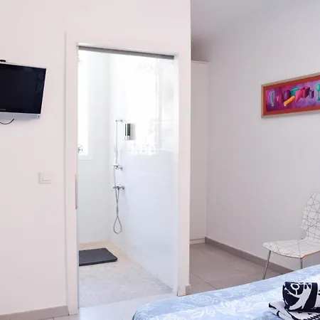 Lagunillas St. * مالقة