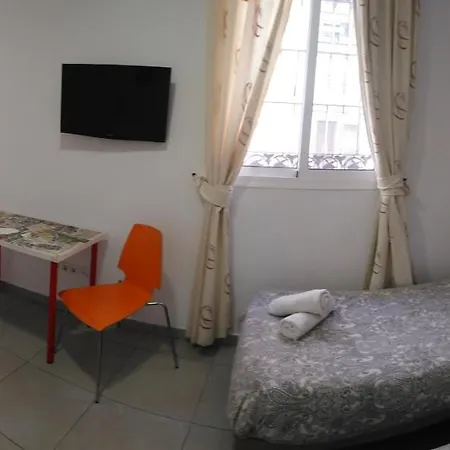 Lagunillas St. مالقة